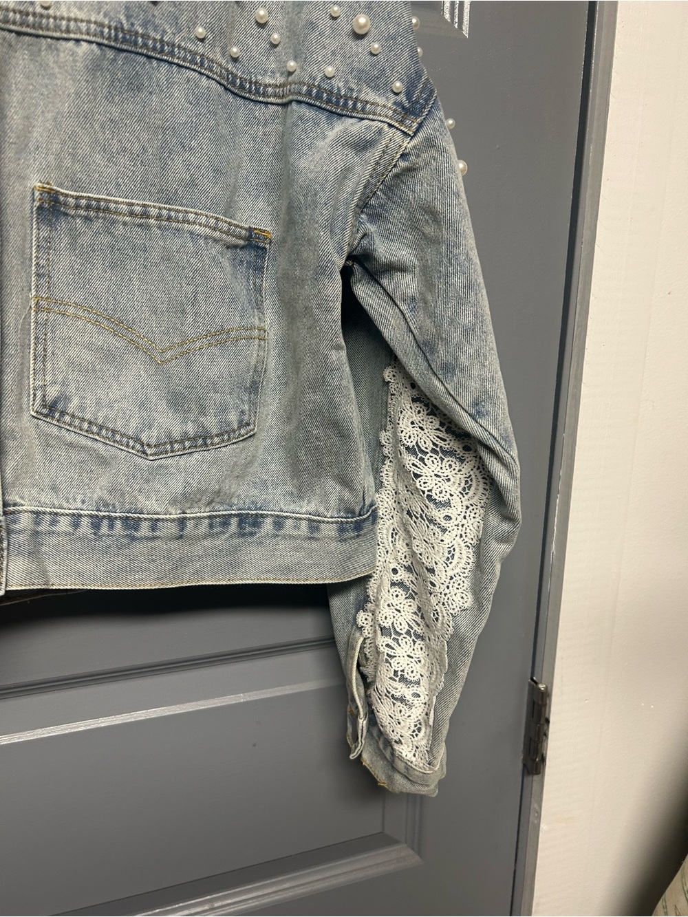 POL Pearl and lace embellished short denim jacket super cute! Size medium EUC - Picture 4 of 10